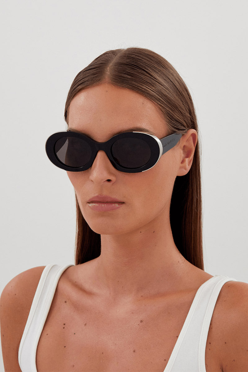 A. MCQUEEN OVAL SUNGLASSES - AM0445S